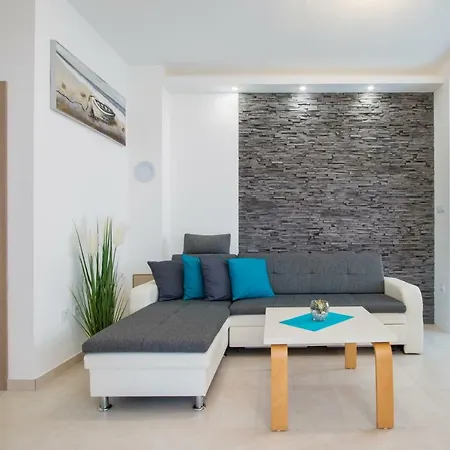Apartment Artos Pula